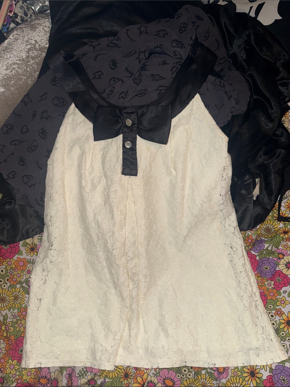 Eyeshadow Brand White and Black Top!! (Like New)